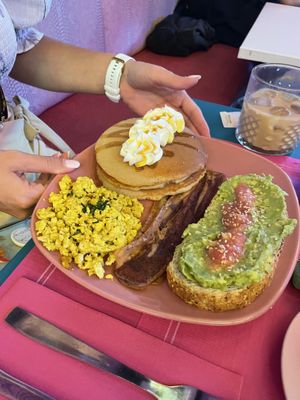 Brunch panqueques  at Freedom Cakes Bakery in Madrid