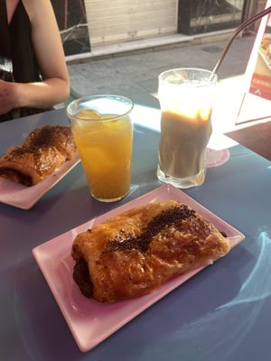 Napolitana de chocolate, café con leche y hielo, zumo natural de naranja  at Freedom Cakes Bakery in Madrid