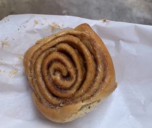 Cinnamon roll at Freedom Cakes Bakery in Madrid