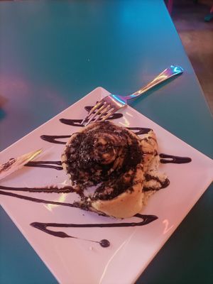 Oreo roll at Freedom Cakes Bakery in Madrid