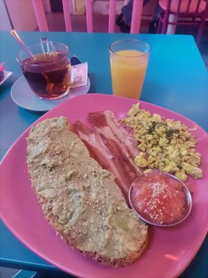 Brunch at Freedom Cakes Bakery in Madrid