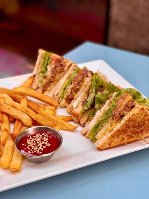 Sandwich Club at Freedom Cakes Bakery in Madrid