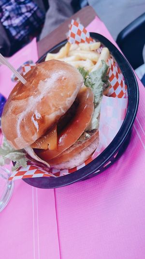 hamburguesa americana   at Freedom Cakes Bakery in Madrid