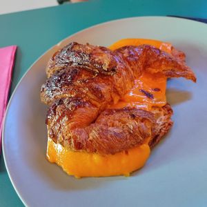 Croissant de jamón y queso at Freedom Cakes Bakery in Madrid