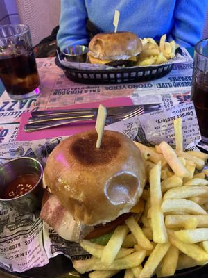 American cheeseburger & basic burgerr  at Freedom Cakes Bakery in Madrid