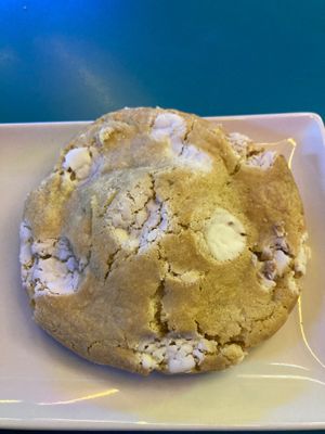 Vegan white chocolate cookie 😍🍪🌱 at Freedom Cakes Bakery in Madrid