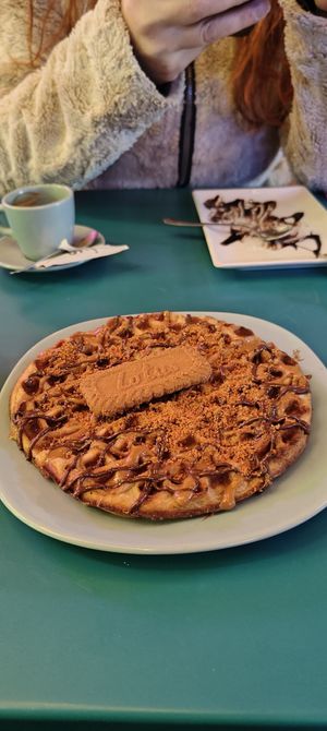 Waffle Nutella e Lotus at Freedom Cakes Bakery in Madrid