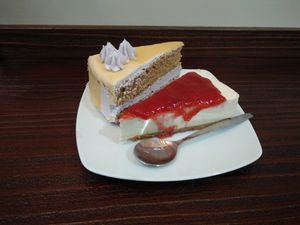 passion cake and cheese cake at Freedom Cakes Bakery in Madrid