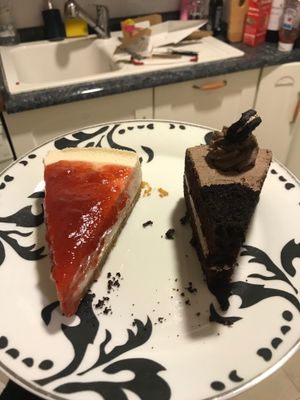 Cheese Cake and Oreo Cake at Freedom Cakes Bakery in Madrid