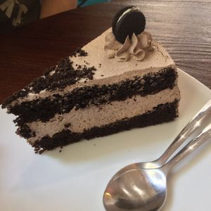 Oreo cake 💚 at Freedom Cakes Bakery in Madrid