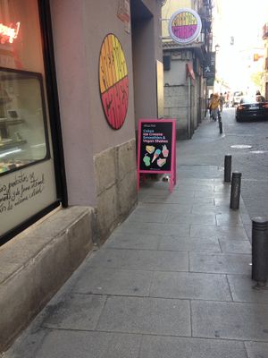 Street view at Freedom Cakes Bakery in Madrid