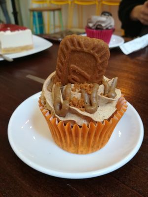 Lotus cupcake at Freedom Cakes Bakery in Madrid