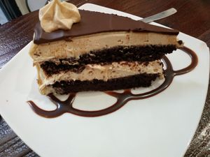 Tarta de chocolate y cacahuete at Freedom Cakes Bakery in Madrid