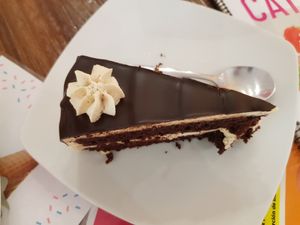 Peanut butter cake at Freedom Cakes Bakery in Madrid