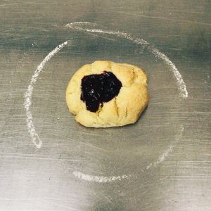 I like the pun Robin makes about the cookie you get with the lunch offer. It's a play on words regarding a queen. at Llama Lloyd in Gothenburg