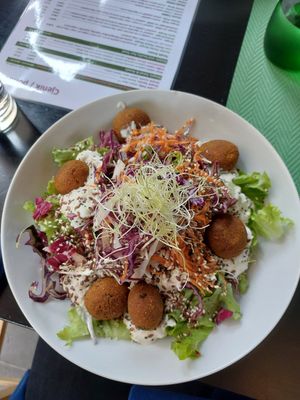 Falafel salad at Simple Green in Zagreb