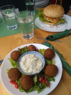 falafel salad and vegan cheeseburger at Simple Green in Zagreb