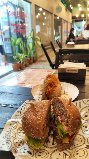News vibes burguer and caramelo not dog at Goodala Burger in Natal