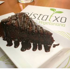 Chocolate brownie with nuts at Pistatxo in Murcia