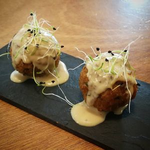 Appetiser. Meatballs with wheat and algae with miso and mustard sauce. at Pistatxo in Murcia