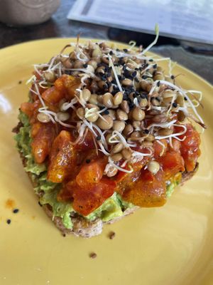 Avo—Toast  at Con.Siente de LULU La Bruja in Bacalar