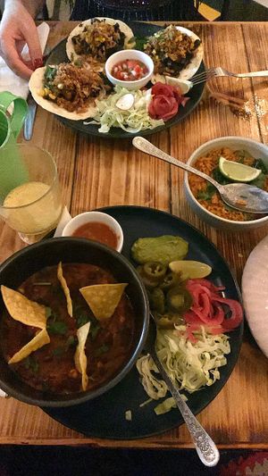 vegan chilli and vegan tacos at Guaka in Faro