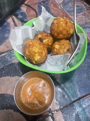 Ajo y romero (Garlic and Rosemary tots) with marinara at Papa Tots in Puerto Escondido