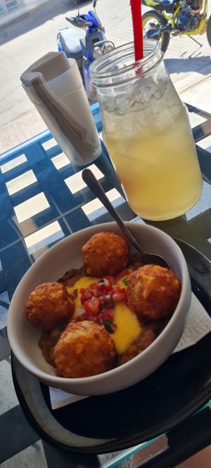 Chili with Papatots (garlic & rosemary) and lemonade mineral at Papa Tots in Puerto Escondido