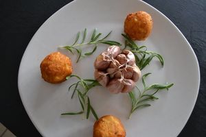 Roasted garlic and rosemary PapaTot at Papa Tots in Puerto Escondido