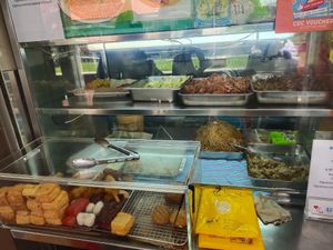 Dishes available at Pong Tian Vegetarian  in Central Singapore