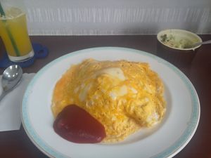 Rice under egg and small salad at Cafe Douce in Hakone