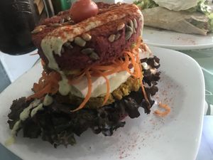 Hambúrguer de tofu e guacamole at Bigode Verde in Recife