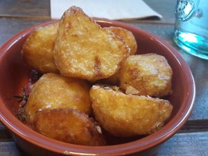 Roast lemon & thyme potatoes at Elnecot in Manchester
