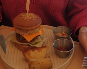 Burger 7/10 at Soiroum in Seoul