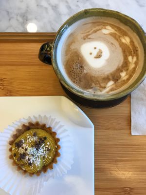 Latte and a tart! at Soiroum in Seoul