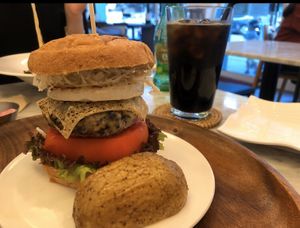 Vegan burger at Soiroum in Seoul
