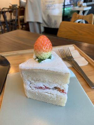 Strawberry cake at Soiroum in Seoul