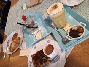 Dessert and Kurkuma Latte at T&Ko in Leuven