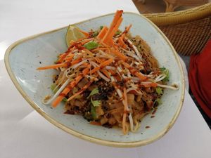 Wok mit Reisnudeln at Mirablau Beach Bar & Restaurant in Mallorca