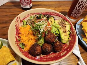  at Vongo & Anchor in Chatan