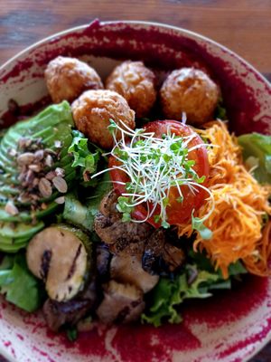 Vegan bowl at Vongo & Anchor in Chatan