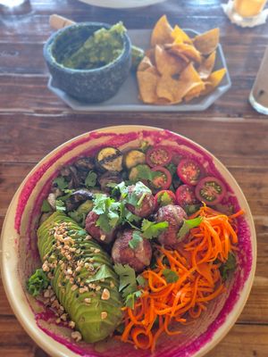 paradise vegan bowl at Vongo & Anchor in Chatan