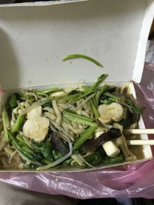 fried noodle  at Fú Xīn SùShí 佛心素食 in Xiaoliuqiu