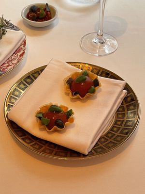 Tomato & basil crisp at Gauthier Soho in London