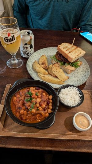 Chili sin carne and vegan burger with roasted potatoes at The Settlement Center Restaurant in Borgarnes