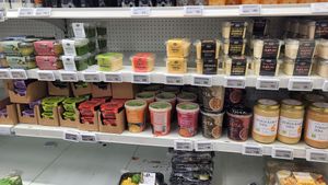 Humus and overnight oats at Netto in Egilsstadir