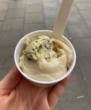 Sorten Bananenweizen und Pistazie Schokostücken  at Luicella's - Lange Reihe in Hamburg