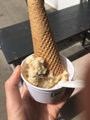 Cone couldn't hold the scoop at Luicella's - Lange Reihe in Hamburg