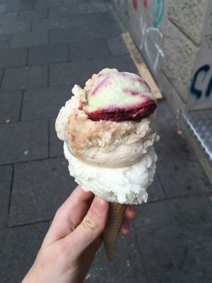 Avocado-Lime-Blueberrysauce, Roasted Almond-Maple Syrup, Coconut-Pineapple-Rum at Luicella's - Detlev-Bremer-Straße in Hamburg