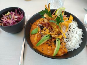 Chickpea curry with salad at Gaudi&Naan in Ljubljana